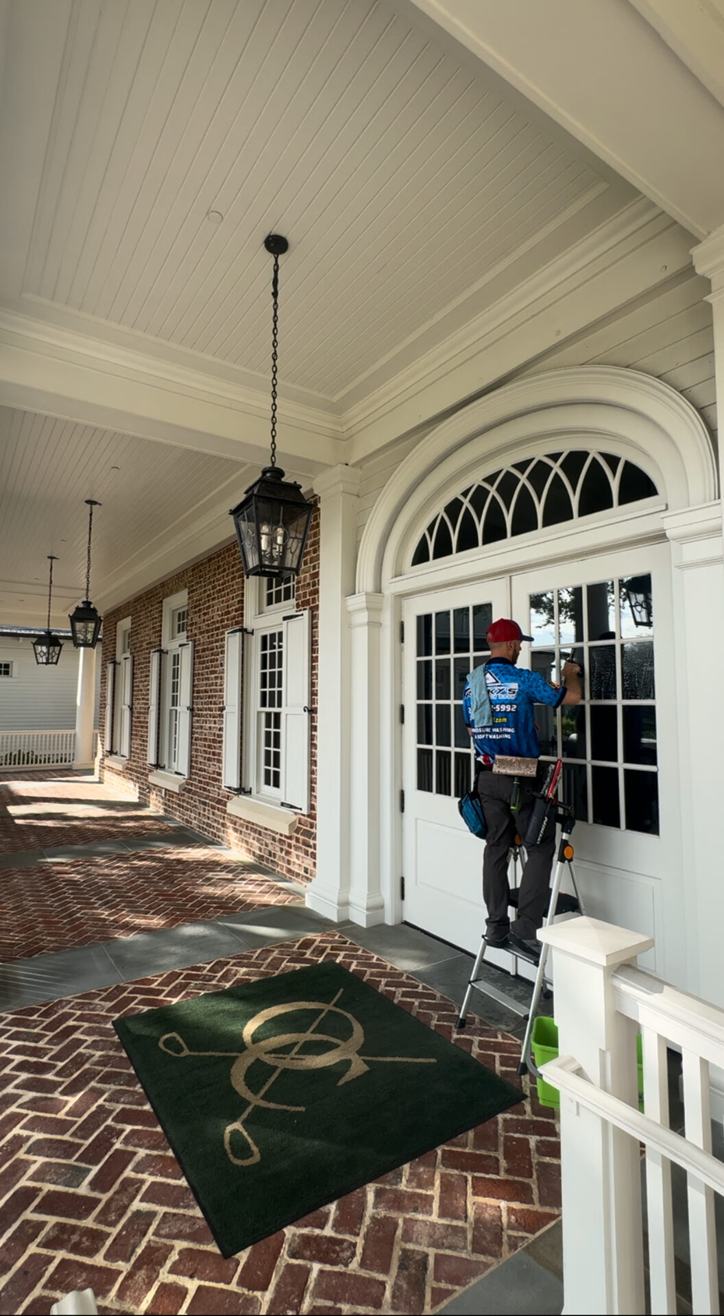 Commercial pressure washing in Naples FL